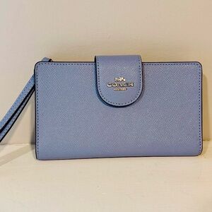 🔥 FLASH SALE🔥Coach Light Blue Wallet Wristlet NWT
Spring Pastel Clutch 💙